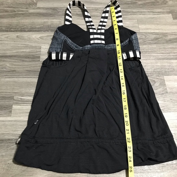 Lululemon Black and White built in bra; size 6 - Picture 6 of 8